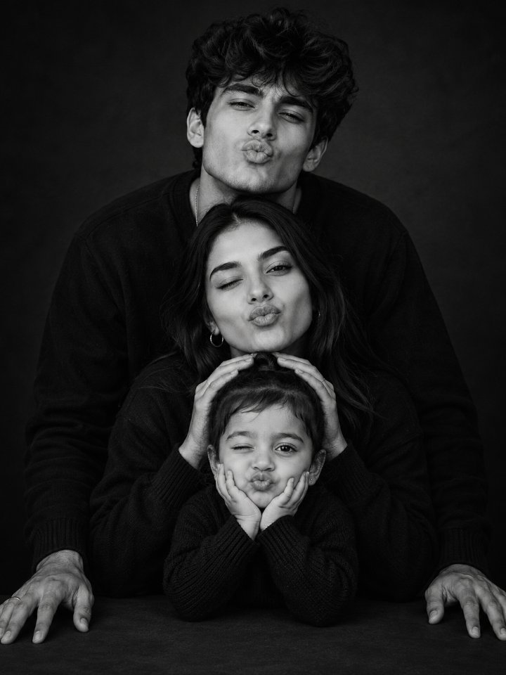 Playful Monochrome Family Portrait 🖤 — AI image prompt example